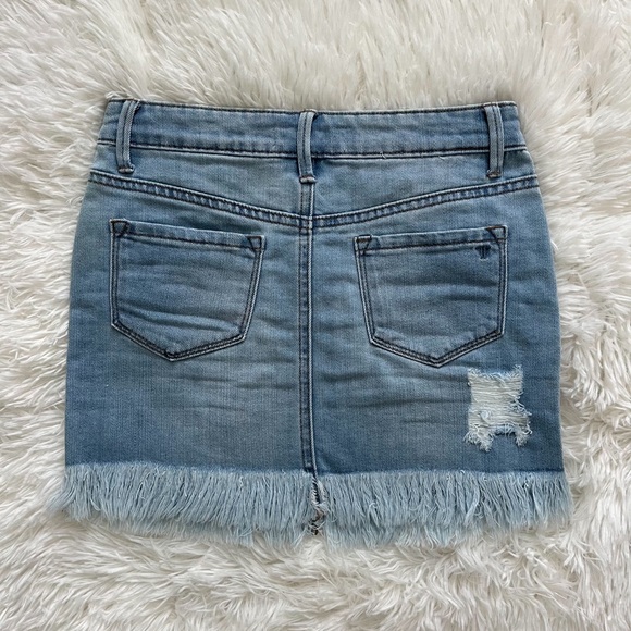 Tractr Frayed Blue Jean Wash Denim Mini Skirt with Rips Size Medium - Picture 5 of 13
